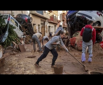 Replay Inondations en Espagne : l'armée encore à la recherche de survivants, un bilan d'au moins 217 mor…