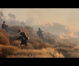 Replay Crète : un gigantesque incendie provoque une évacuation massive de résidents et de touristes
