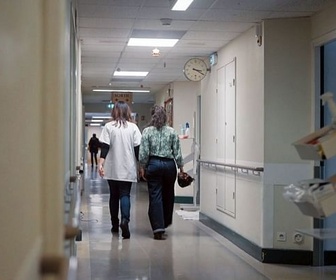 Replay Devenir médecin ? L'étonnant filon roumain - ARTE Regards