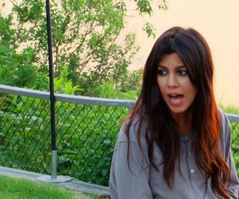 Replay Les sœurs Kardashian dans les Hamptons - Épisode 3 - De la fête aux urgences