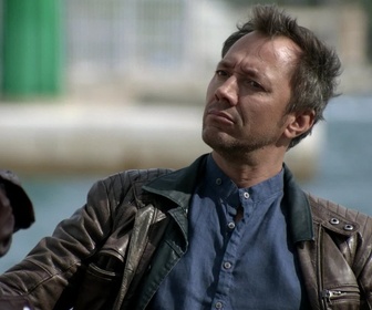 Replay Caïn - S06 E01 - Témoin aveugle