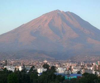 Replay Pérou, menace sur la ville blanche - Des volcans et des hommes