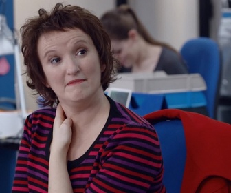 Replay C'est la crise ! - S01 E07 - Douche froide