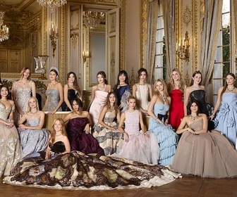 Replay Bal des débutantes : une autre photo de classe - Le dessous des images
