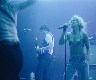 Replay Echoes with Jehnny Beth - Amyl and the Sniffers