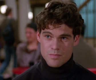 Replay Beverly Hills, 90210 - S07 E15 - Le fantôme de l'université