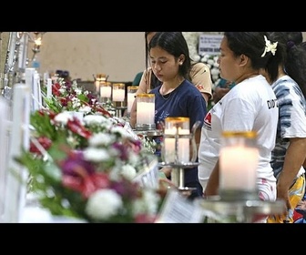 Replay Les familles pleurent plus de 188 morts aux Philippines après le passage du typhon Kalmaegi