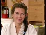 Replay Les filles d'à côté - S02 E10 - Coups sans blessures