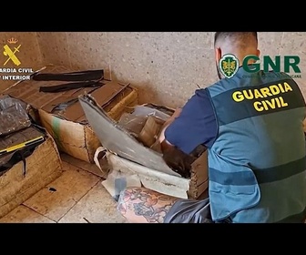 Replay La police portugaise arrête 7 suspects et saisit 5 tonnes de résine de cannabis