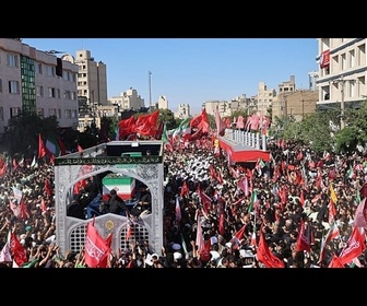 Replay À Mashhad, une marée humaine aux funérailles d'Ali Khamenei