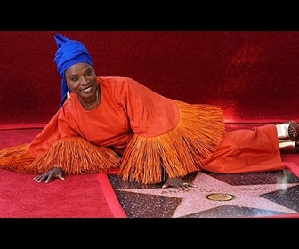 Replay Angélique Kidjo devient la première Africaine à décrocher une étoile sur le Walk of Fame de...