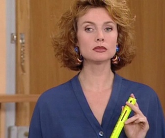 Replay Les filles d'à côté - S01 E32 - Lis tes ratures