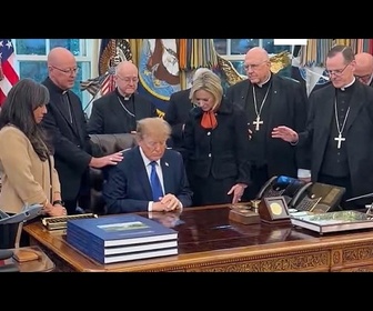 Replay Des évêques catholiques prient pour Trump dans le Bureau ovale