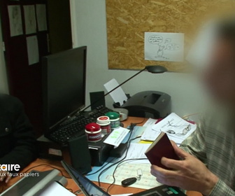 Replay Enquête prioritaire - S1E242 - Arnaque aux faux papiers