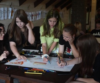 Replay Focus - Ukraine : un camp thérapeutique pour les jeunes face aux traumatismes de la guerre