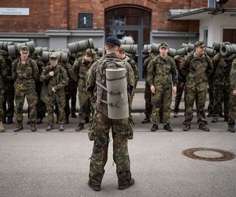 Replay En Europe, les armées recrutent des jeunes - ARTE Regards