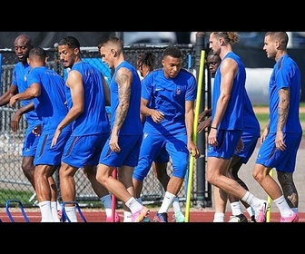 Replay L'Hôtel de Ville de Paris aux couleurs des Bleus avant le quart de finale du Mondial