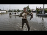 Replay Le président Zelensky s'est rendu à Kherson, pour évaluer la situation après les inondations