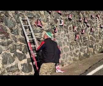 Replay Un retraité transforme de vieilles bottes en pots de fleurs à Güneysu en Turquie