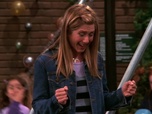 Replay Friends - S10 E07 - Celui qui bluffait l'assistante sociale