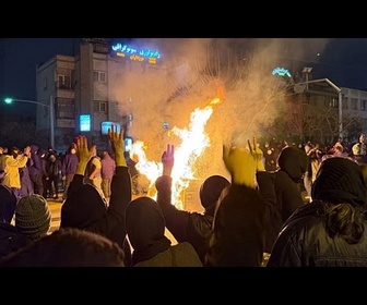 Replay En Iran, des agents de sécurité empêchent les médecins de soigner les manifestants blessés