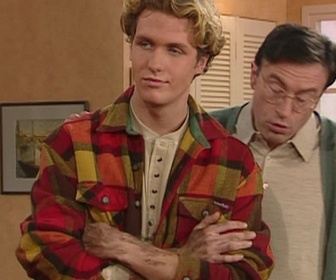 Replay Le miel et les abeilles - S02 E02 - L'abeille nouvelle