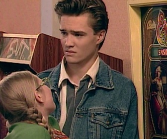 Replay Premiers baisers - S03 E30 - Les quadrinoclards