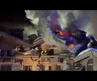 Replay Important incendie à l'hôtel Grandes Alpes de Courchevel, des centaines de personnes évacuées