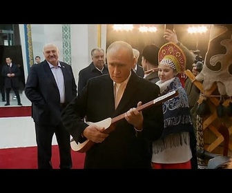 Replay Poutine joue du komuz au Kirghizistan lors d'une visite d'État aux côtés de Loukachenko