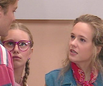 Replay Premiers baisers - S06 E01 - Un nouveau né