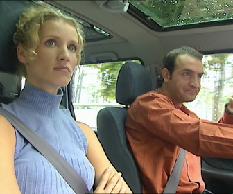 Replay Un gars, une fille - S3E2 - En voiture (4)