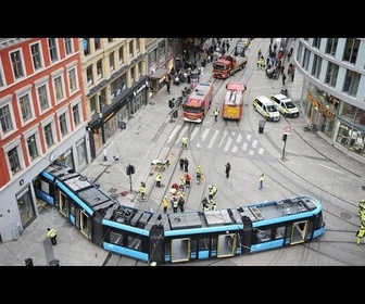 Replay No Comment. Un tram déraille à Olso, en Norvège, et s'encastre dans un magasin