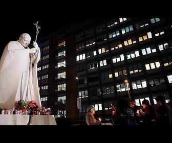 Replay Le pape François se rétablit d'une pneumonie, selon le Vatican