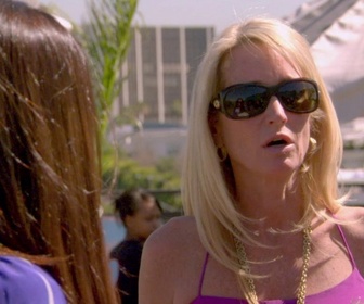 Replay Les real housewives de Beverly Hills - S1 E2 - Louboutins et chocolat