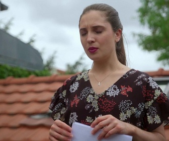 Replay Petits secrets en famille - Amours cachées - famille Delatour