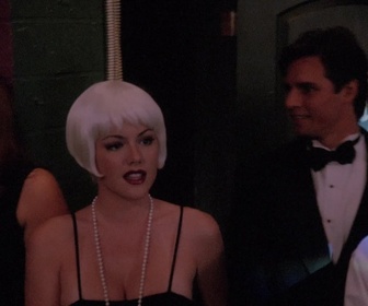 Replay Beverly Hills, 90210 - S07 E07 - Soirée d'Halloween