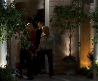 Replay 7 à la maison - S8E17 - Des fiançailles, deux mariages et un enterrement