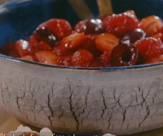 Replay Petits Plats en équilibre - Salade de fruits d'été à la Gentiane