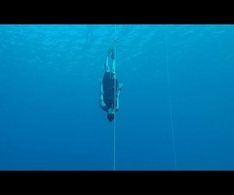 Replay L'apnéiste ukrainienne Kateryna Sadurska bat le record de 86 m en apnée sans palmes à la Dominique