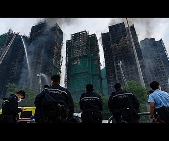 Replay Le bilan grimpe à 128 morts à Hong Kong, les autorités continuent la recherche des centaines de...