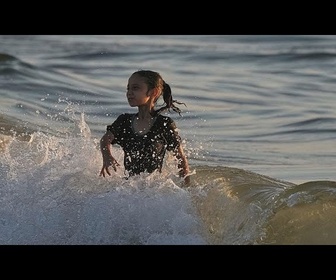 Replay Gaza : avec la chaleur qui s'accentue et en pleine crise d'eau, les familles se ruent à la mer