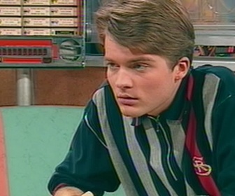 Replay Premiers baisers - S03 E47 - La nouvelle