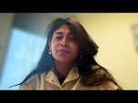 Replay Rima Hassan nie avoir jeté le drapeau européen à terre lors de la commémoration du 7-Octobre