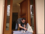 Replay Un gars, une fille - S3E114 - La porte (2)