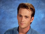 Replay Beverly Hills, 90210 - S04 E11 - Contestation féminine