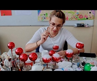 Replay Les ornements en verre créés par des artistes bulgares handicapés ont le vent en poupe