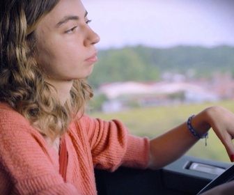 Replay Les routiers : profession chauffeur poids lourd - S2E1 - Laure et Marina