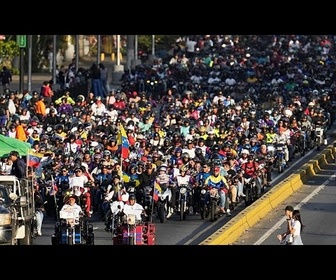 Replay Venezuela : des partisans du pouvoir manifestent à moto à Caracas contre l'ingérence américaine
