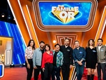 Replay Une famille en or - La Famille Booder VS La Famille Alex Vizorek