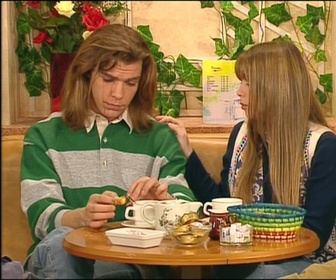 Replay Hélène et les garçons - S09 E04 - Un marché